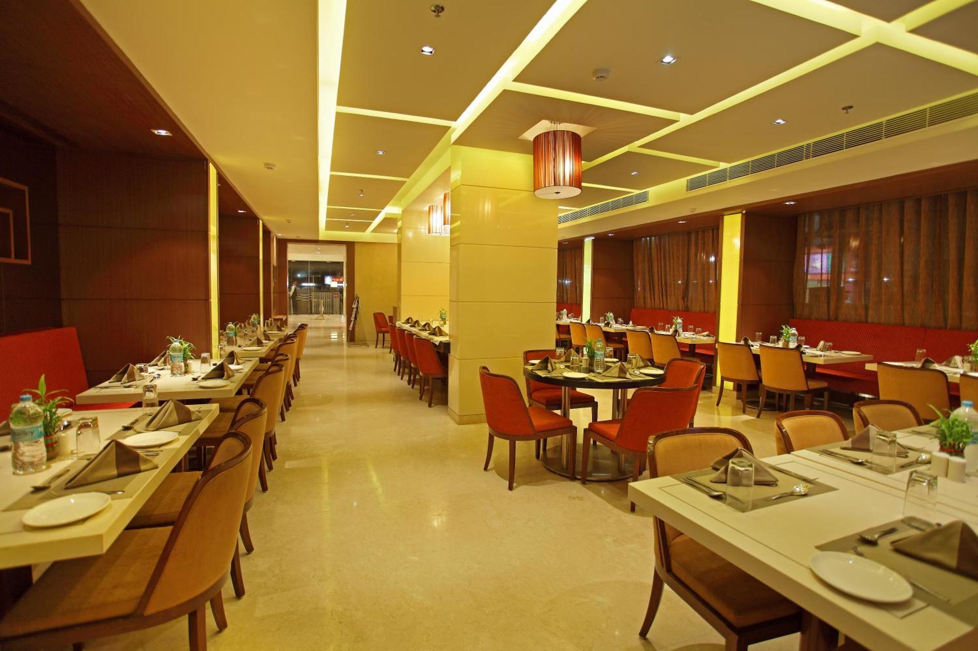 Comfort Inn Legacy Rajkot Eksteriør bilde