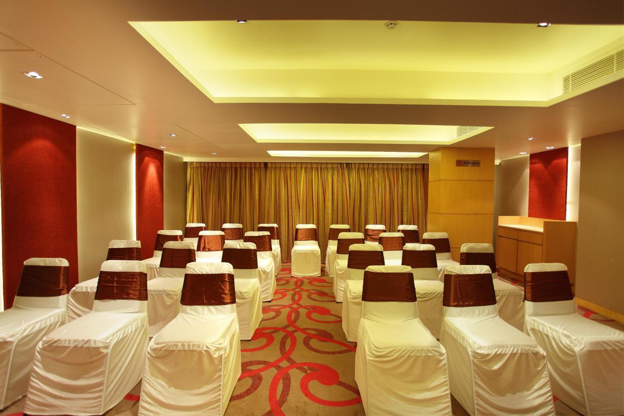 Comfort Inn Legacy Rajkot Business bilde