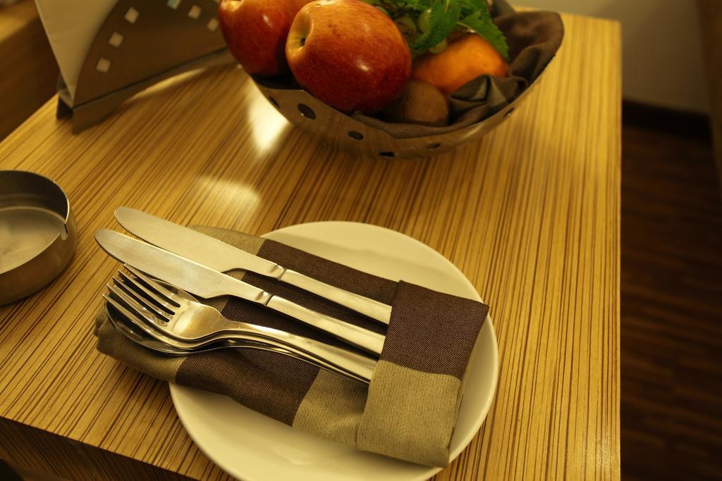 Comfort Inn Legacy Rajkot Eksteriør bilde