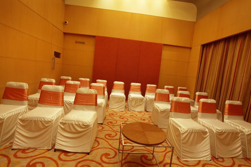 Comfort Inn Legacy Rajkot Eksteriør bilde