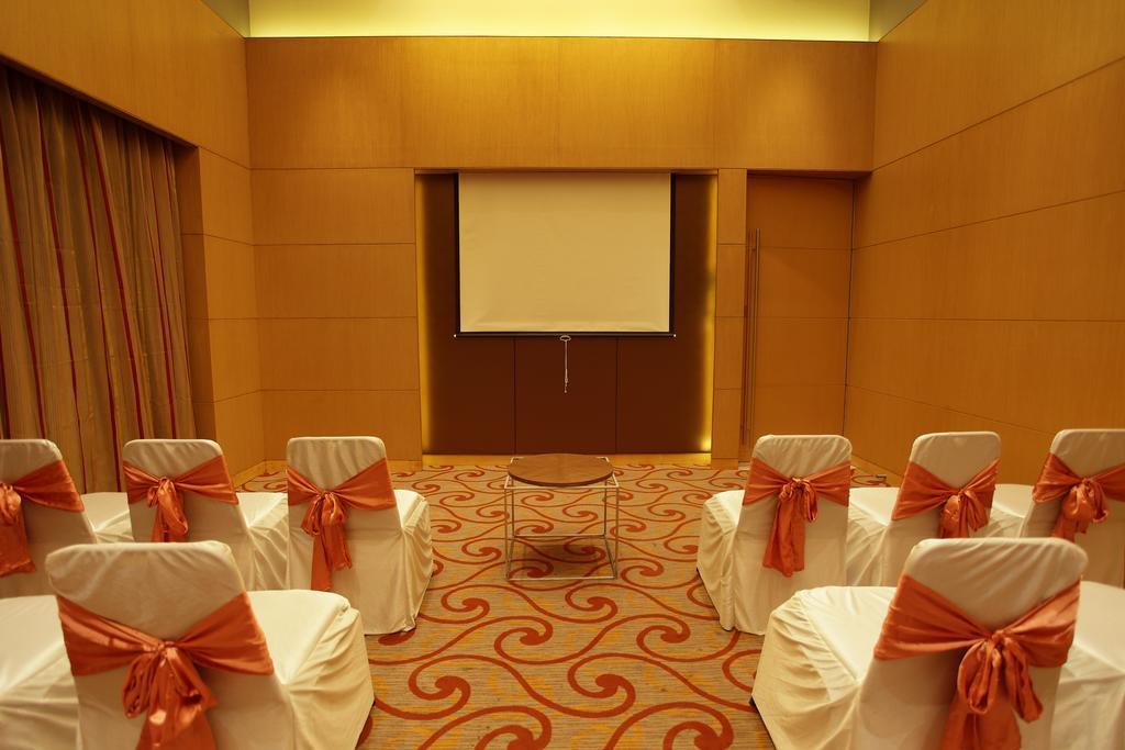 Comfort Inn Legacy Rajkot Eksteriør bilde