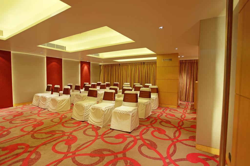 Comfort Inn Legacy Rajkot Business bilde