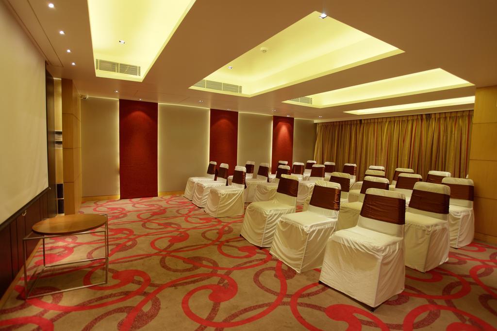 Comfort Inn Legacy Rajkot Eksteriør bilde