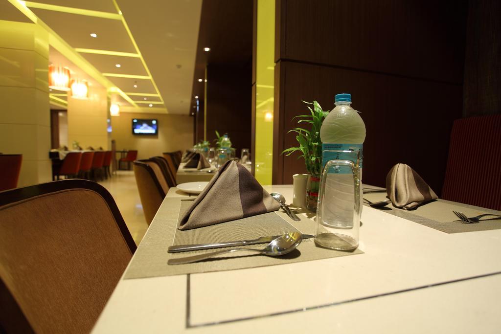 Comfort Inn Legacy Rajkot Eksteriør bilde