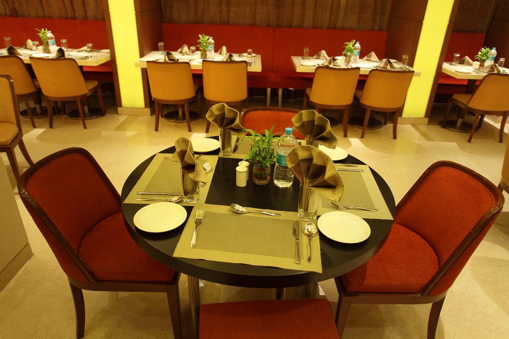Comfort Inn Legacy Rajkot Eksteriør bilde