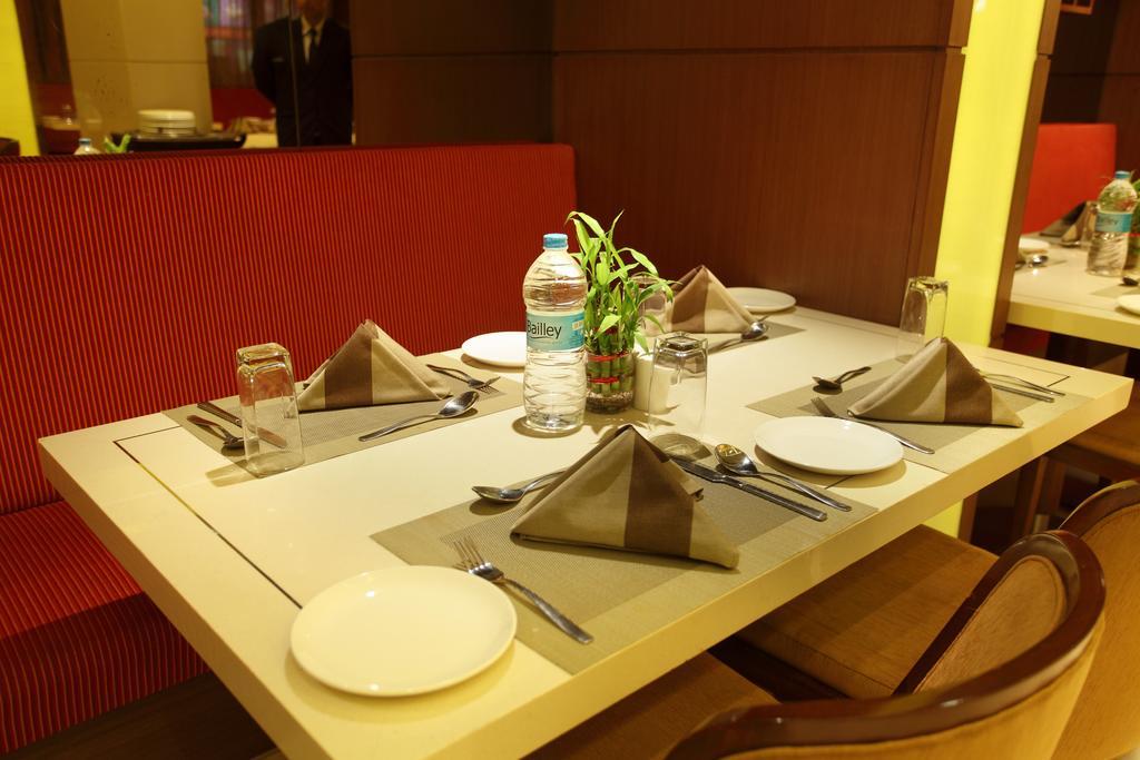Comfort Inn Legacy Rajkot Eksteriør bilde