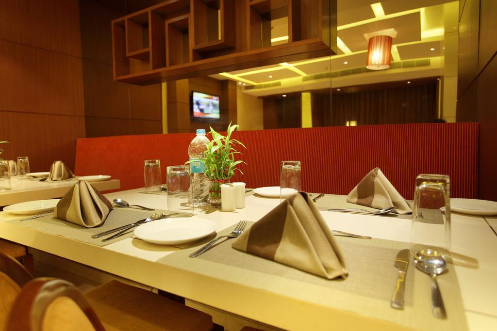 Comfort Inn Legacy Rajkot Eksteriør bilde