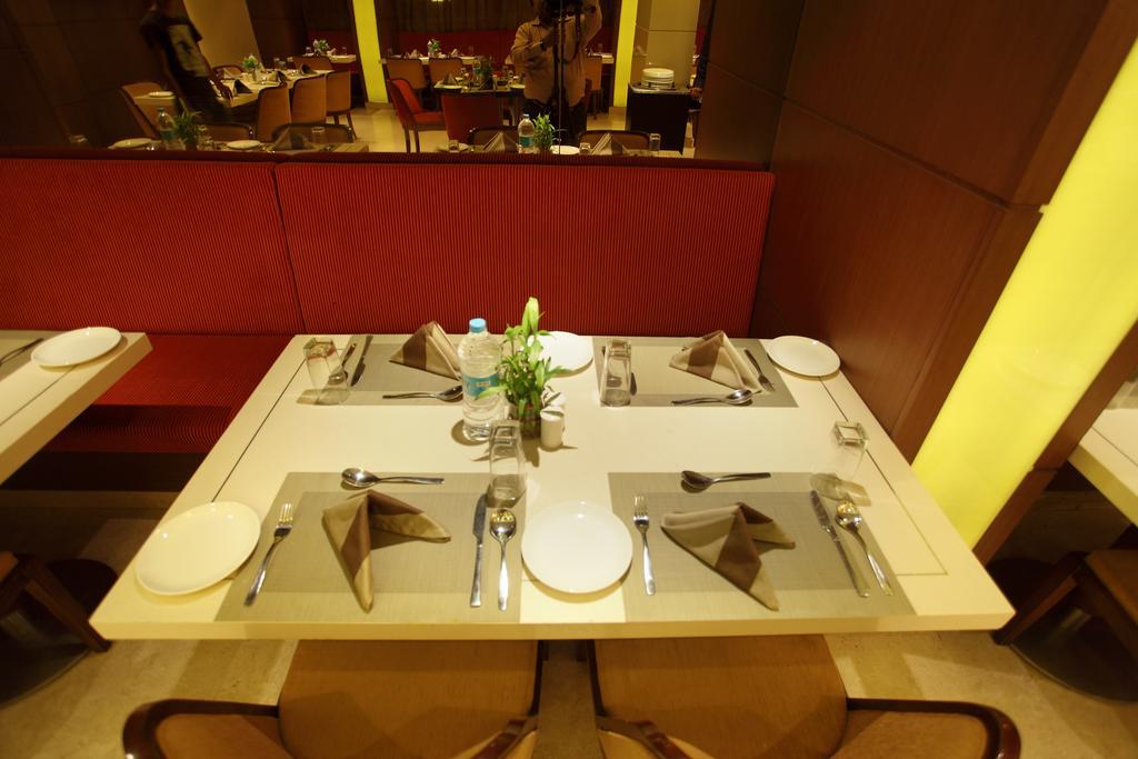 Comfort Inn Legacy Rajkot Eksteriør bilde