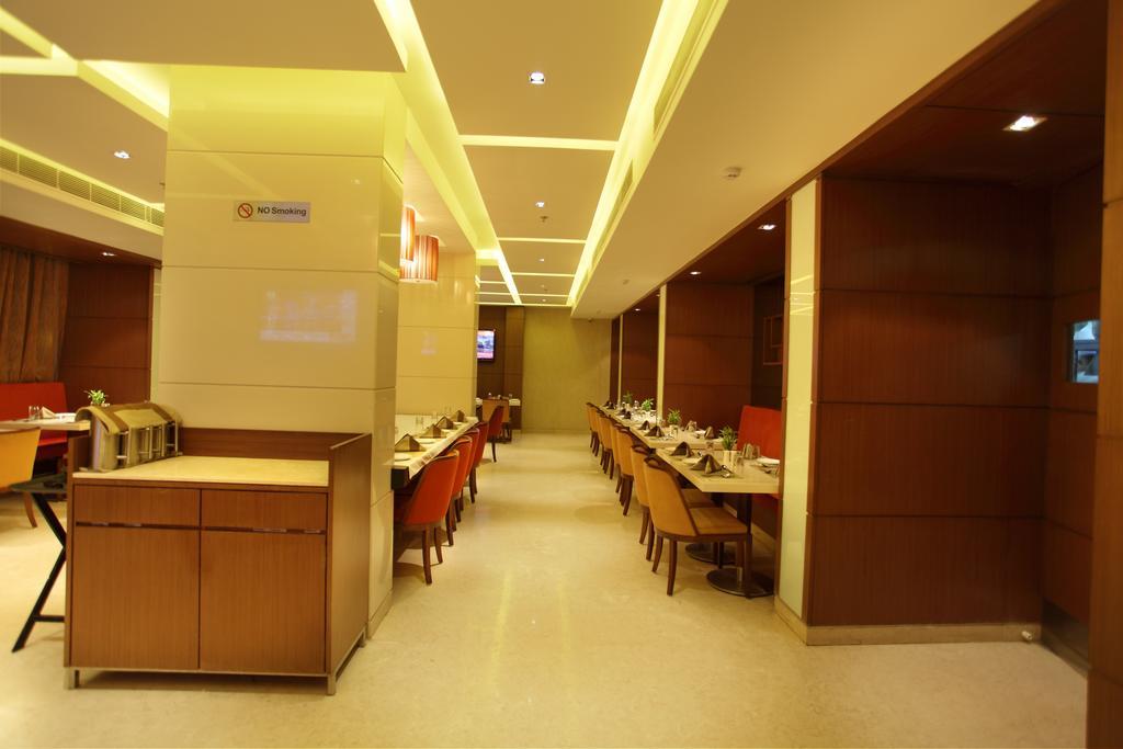 Comfort Inn Legacy Rajkot Eksteriør bilde