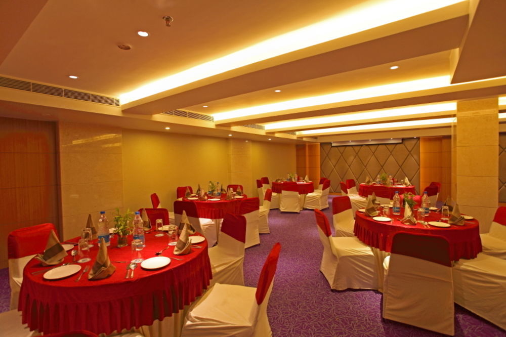 Comfort Inn Legacy Rajkot Eksteriør bilde