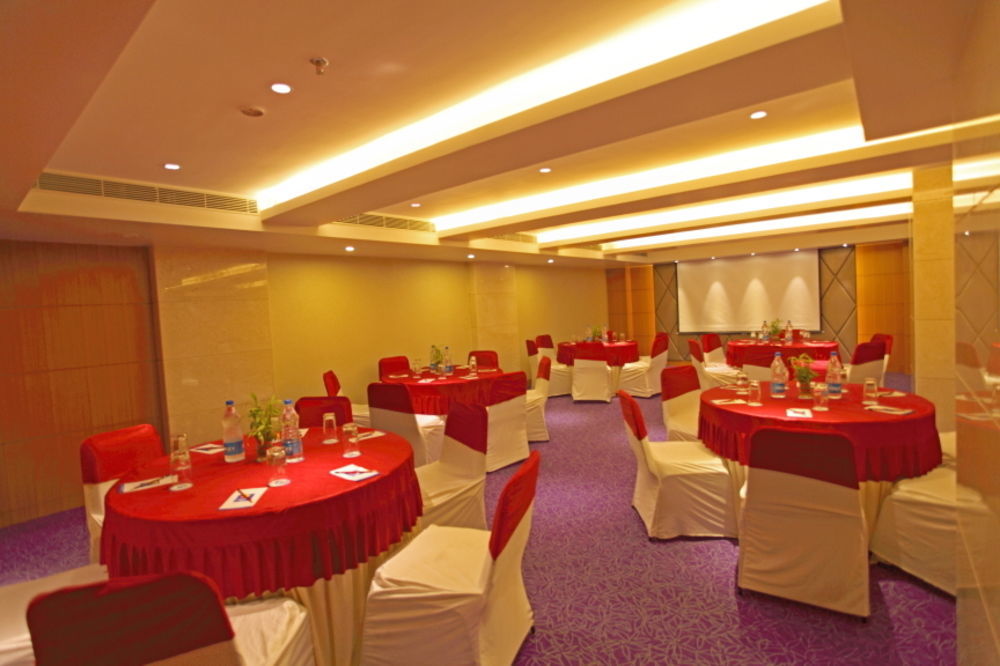 Comfort Inn Legacy Rajkot Eksteriør bilde