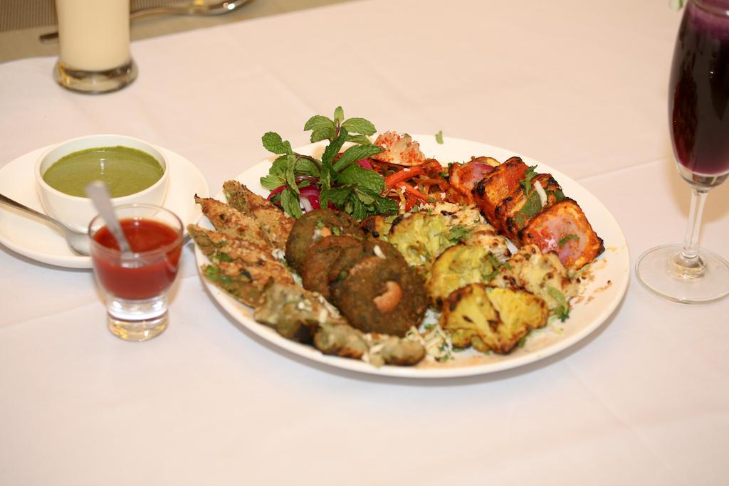 Comfort Inn Legacy Rajkot Eksteriør bilde